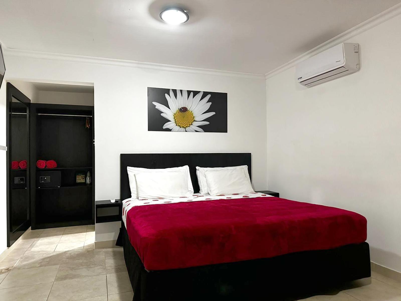 Ladybugs Apartments Палм Бич Экстерьер фото