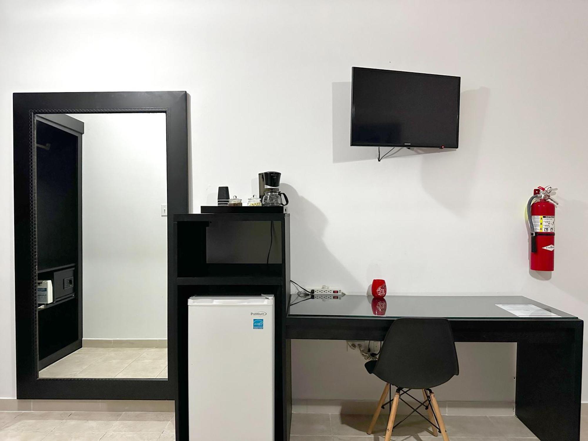 Ladybugs Apartments Палм Бич Экстерьер фото